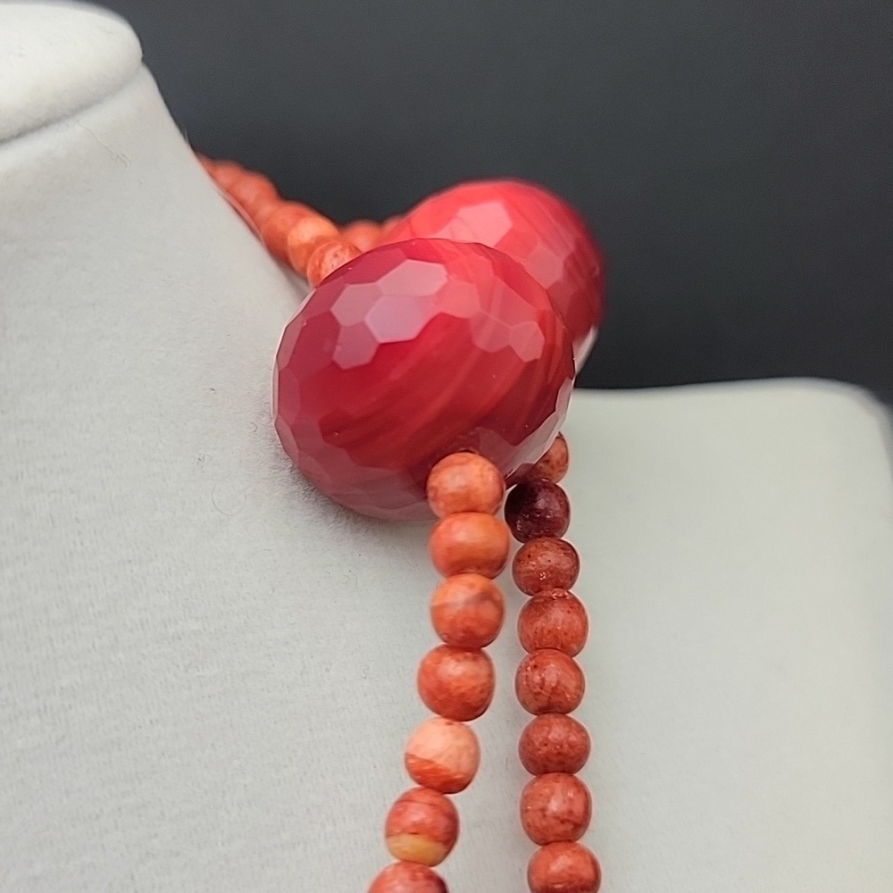 Elegant Sponge Coral 19mm Faceted Red Swirl Glass Beaded Long Draping Necklace - Picture 2 of 10